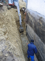 Traitement de l'humidite des murs en cave : tranchée